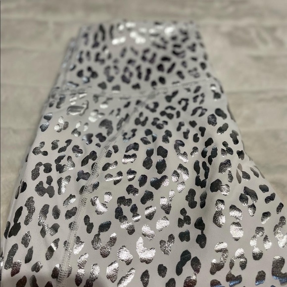 NWT Fabletics Leggings - Picture 4 of 4